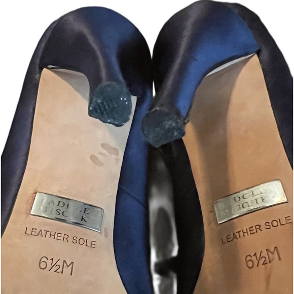 BADGLEY MISCHKA SATIN HEEL PUMPS - Picture 3 of 4